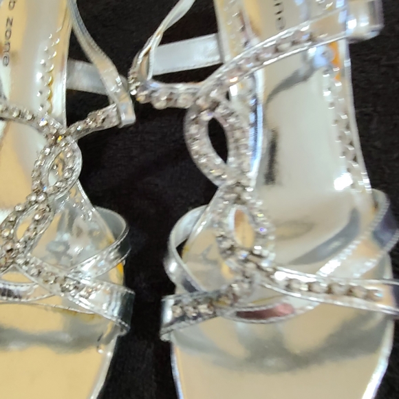 Club Zone‎ Sandals - Picture 2 of 4